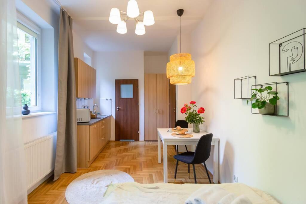 May C Studio W/Balcony Краков Экстерьер фото